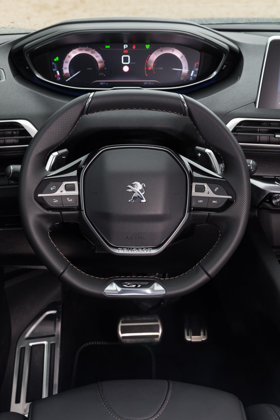 Панель приборов Peugeot 5008 GT 2016 года  (WW) (фото 11 из 27)